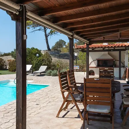 Villa Lahtagas Estate With Private Swimming Pool *
