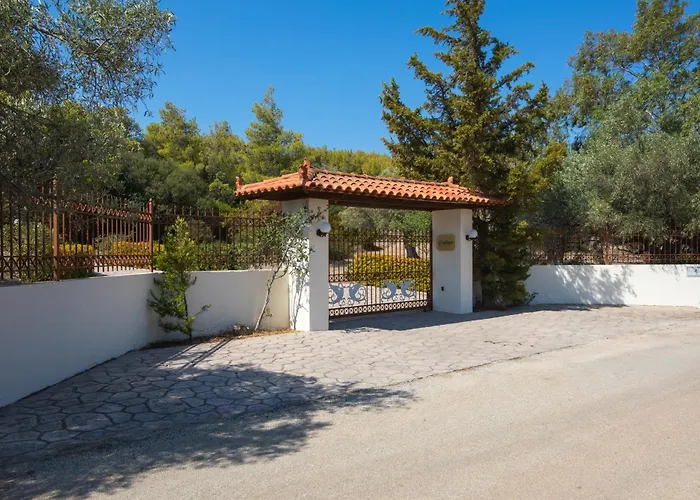Βίλα Lahtagas Estate - Private Pool & Sea View - Nature Λουτράκι